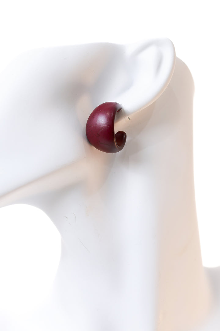 Rhea Hoop | WINE