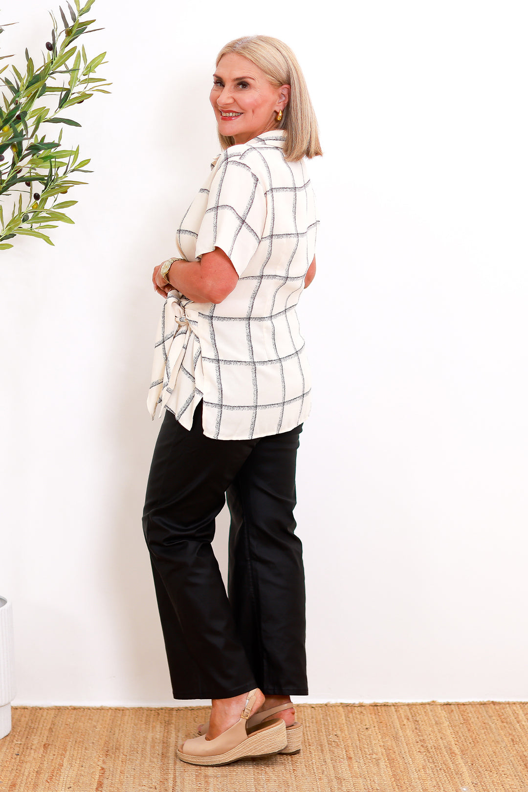 Nova Short Sleeve Shirt | ON TRACK