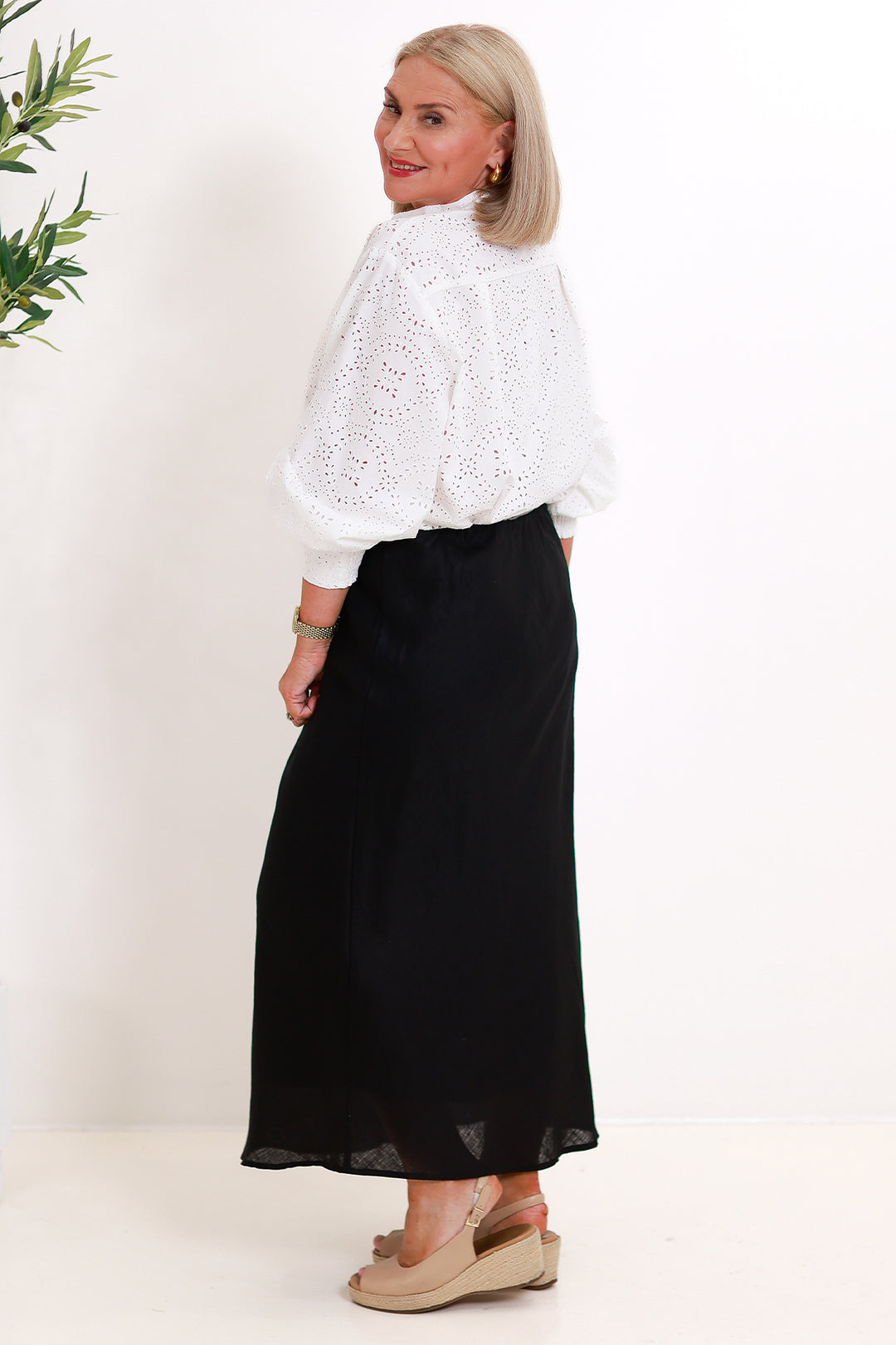 Love is bias Linen Skirt | BLACK