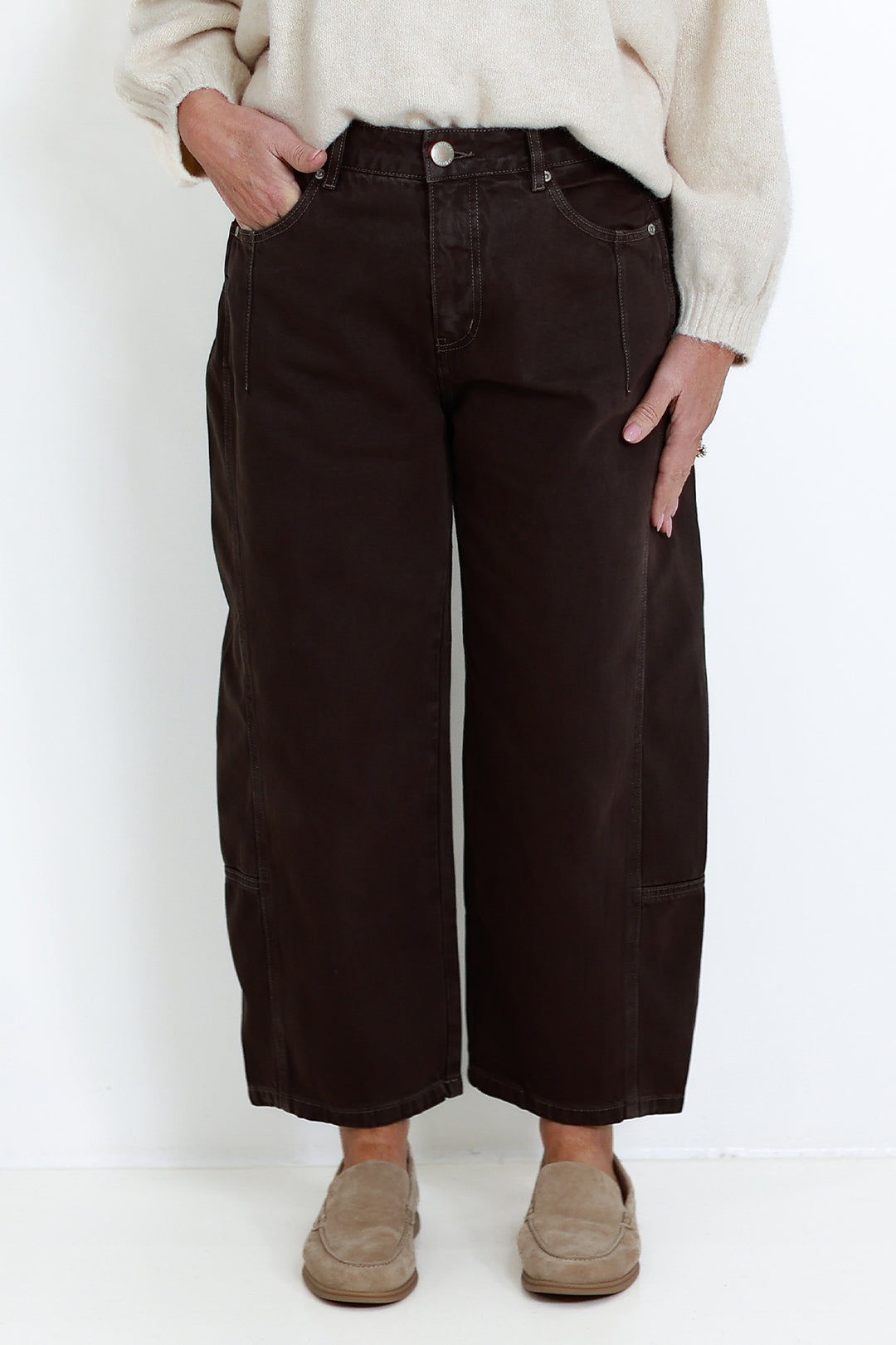 Demi Barrel Jean | DARK CHOC