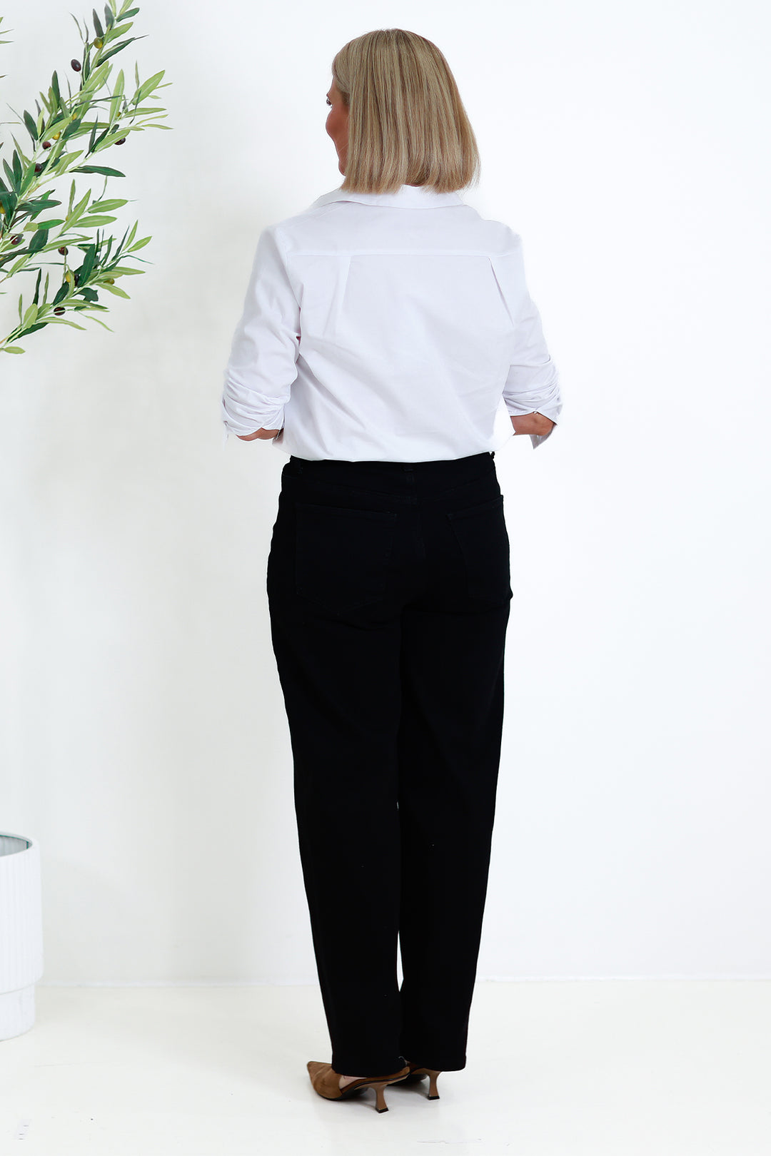 Baroness Straight Stretch Jeans | BLACK