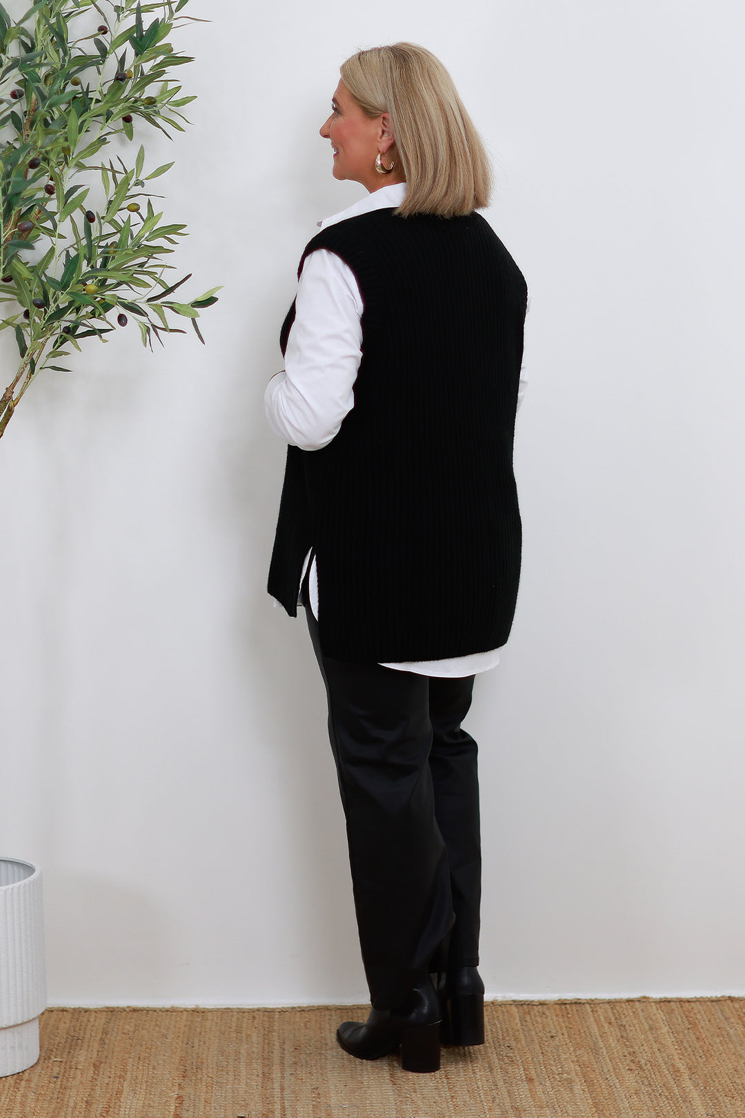 V Neck Vest | BLACK