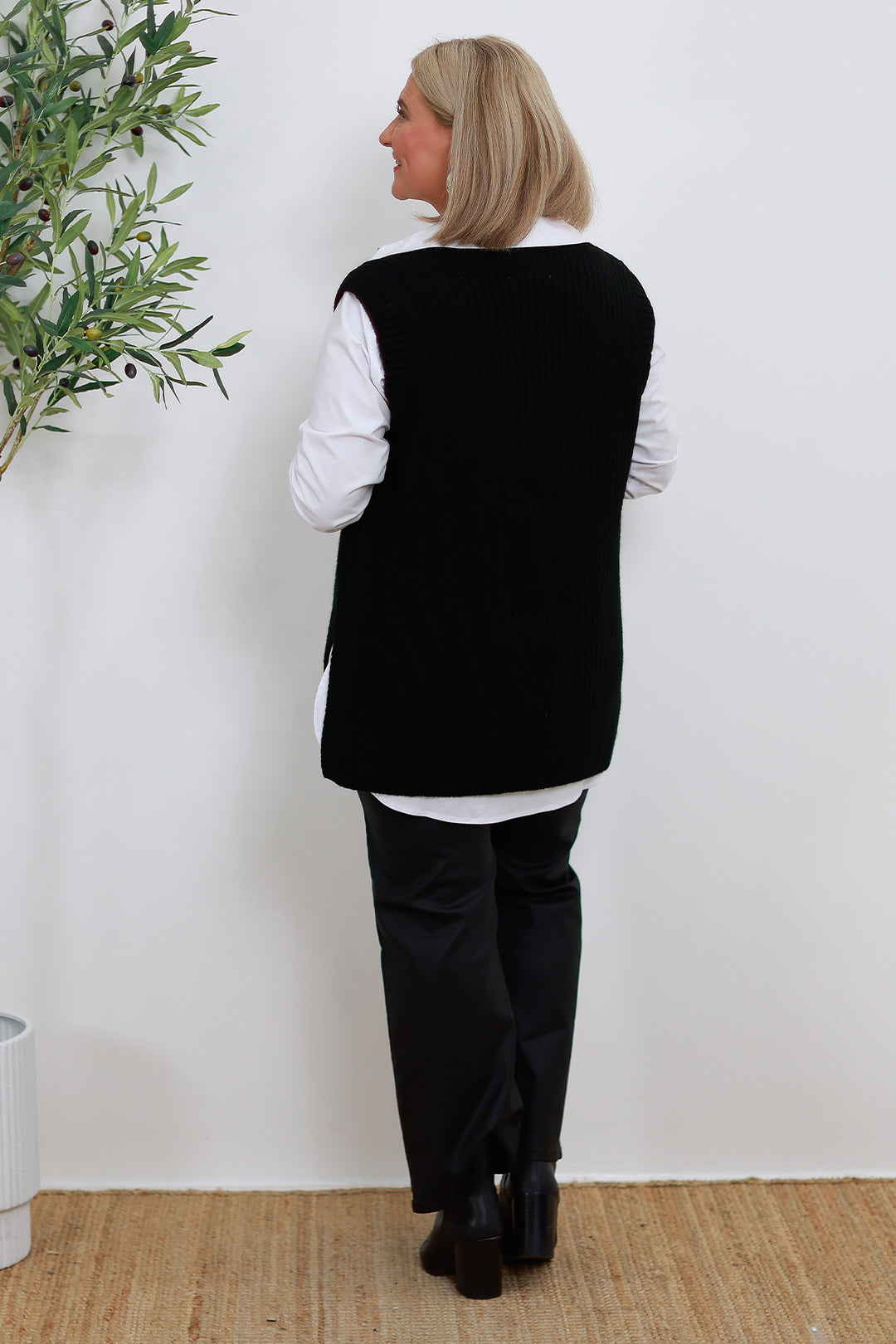 V Neck Vest | BLACK