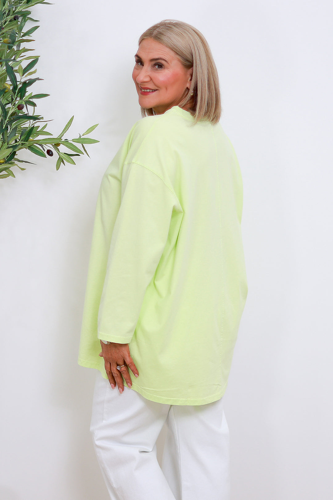 Senoritas Graphic LS Tee | LIME