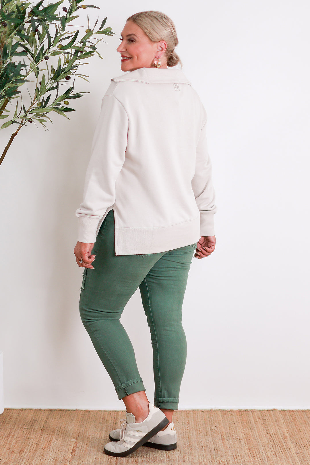 New York Glam Stretch Jean | KHAKI