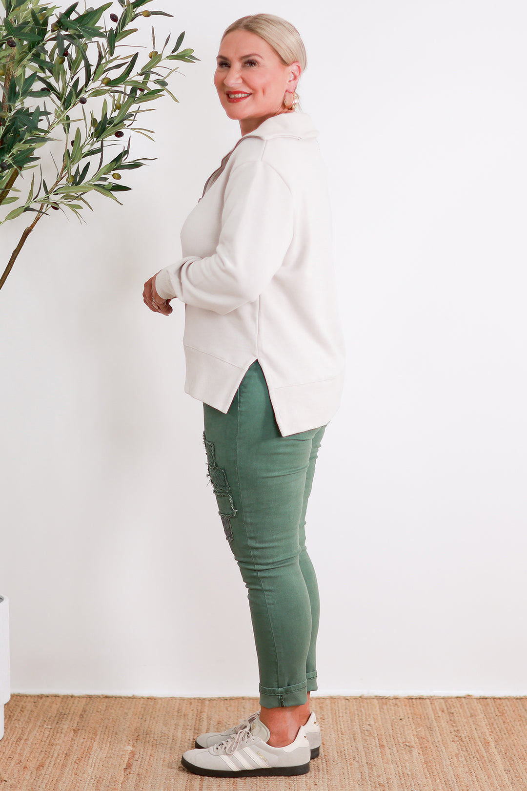 New York Glam Stretch Jean | KHAKI