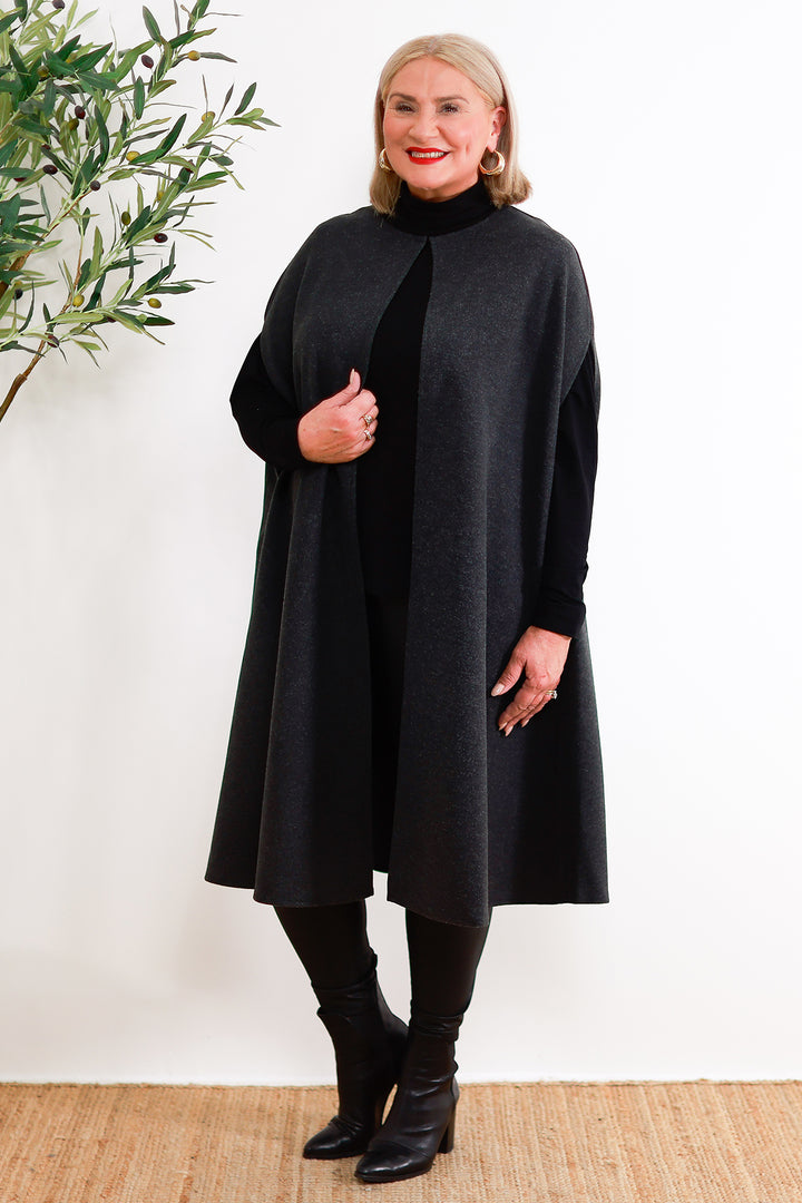 Vercelli Sleeveless Coat | Charcoal