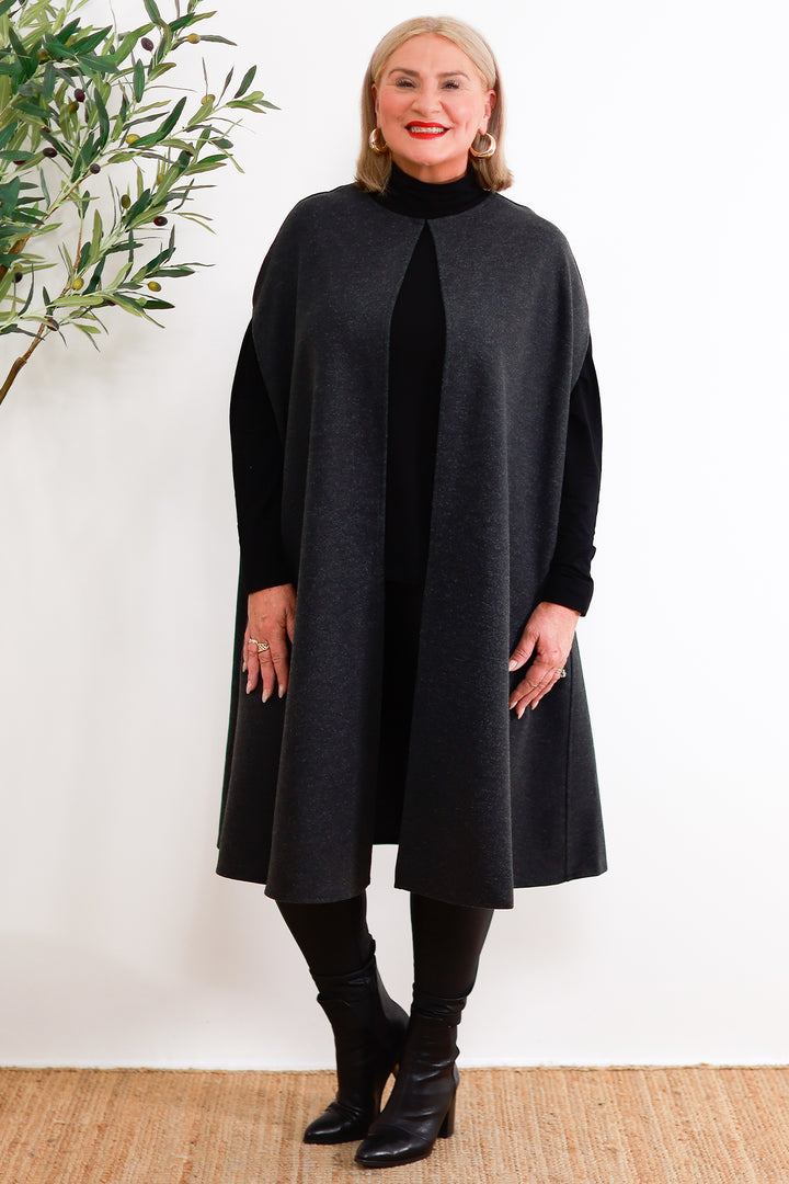 Vercelli Sleeveless Coat | Charcoal
