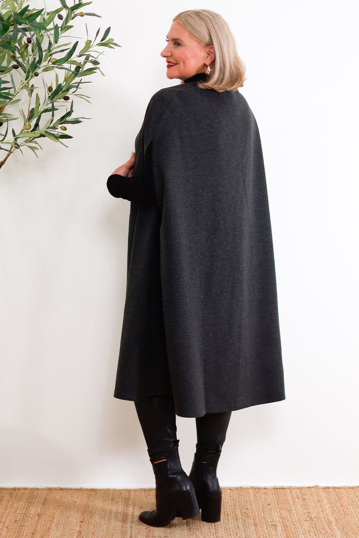 Vercelli Sleeveless Coat | Charcoal