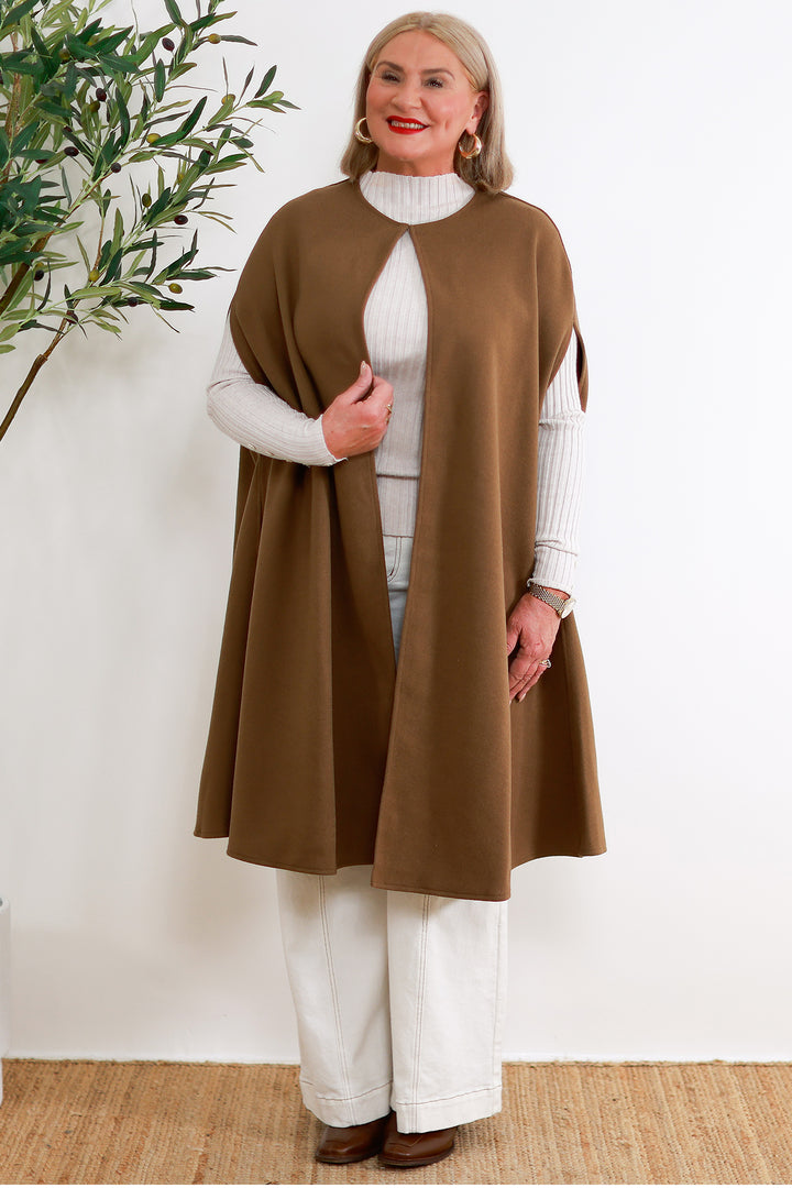 Vercelli Sleeveless Coat | Walnut