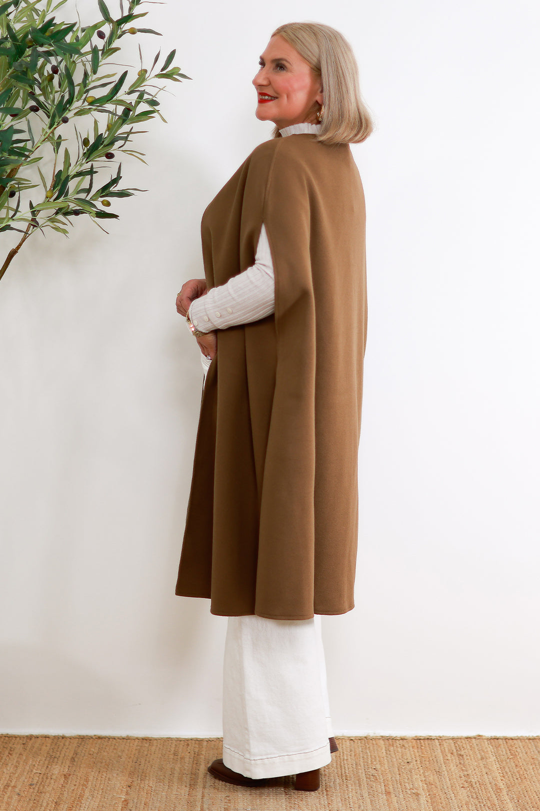 Vercelli Sleeveless Coat | Walnut