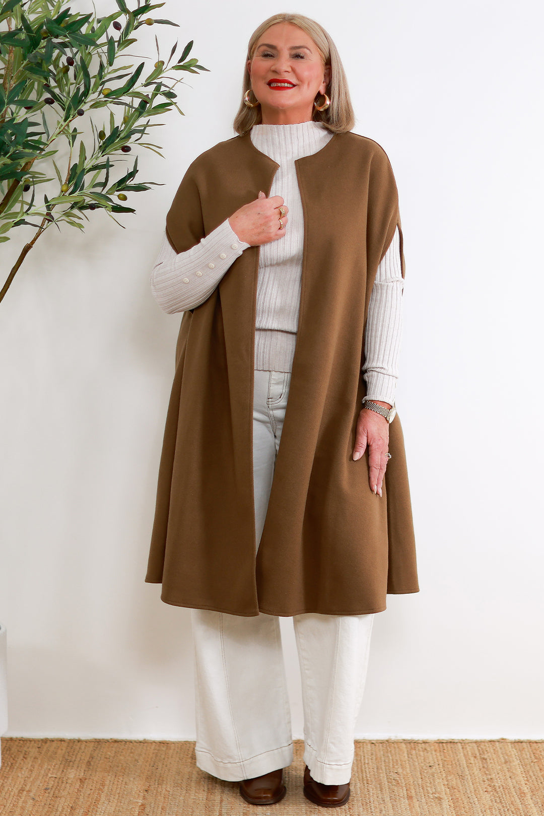 Vercelli Sleeveless Coat | Walnut