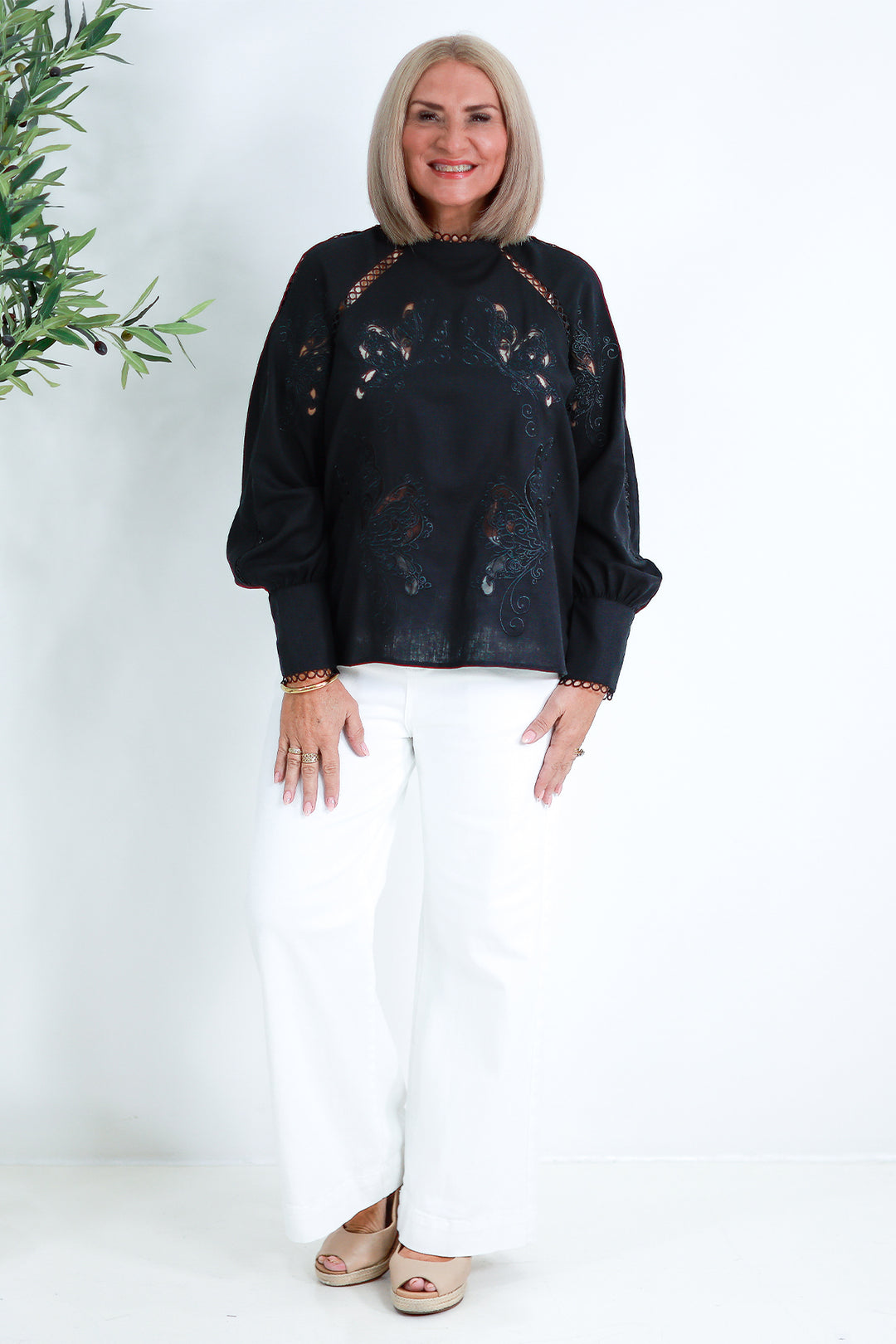 Aven Embroidered Blouse | BLACK
