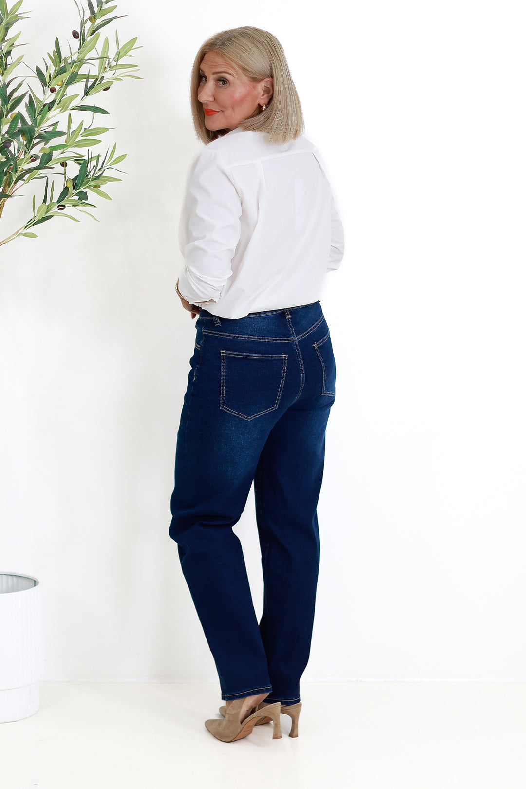 Baroness Straight Stretch Jeans | MID BLUE