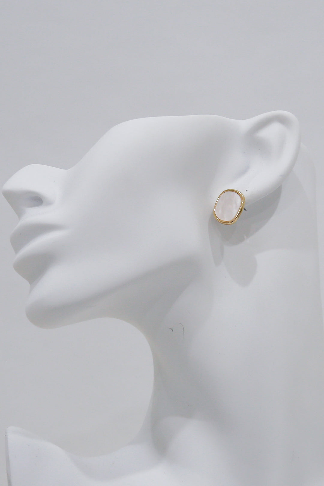 Leon Earring | White