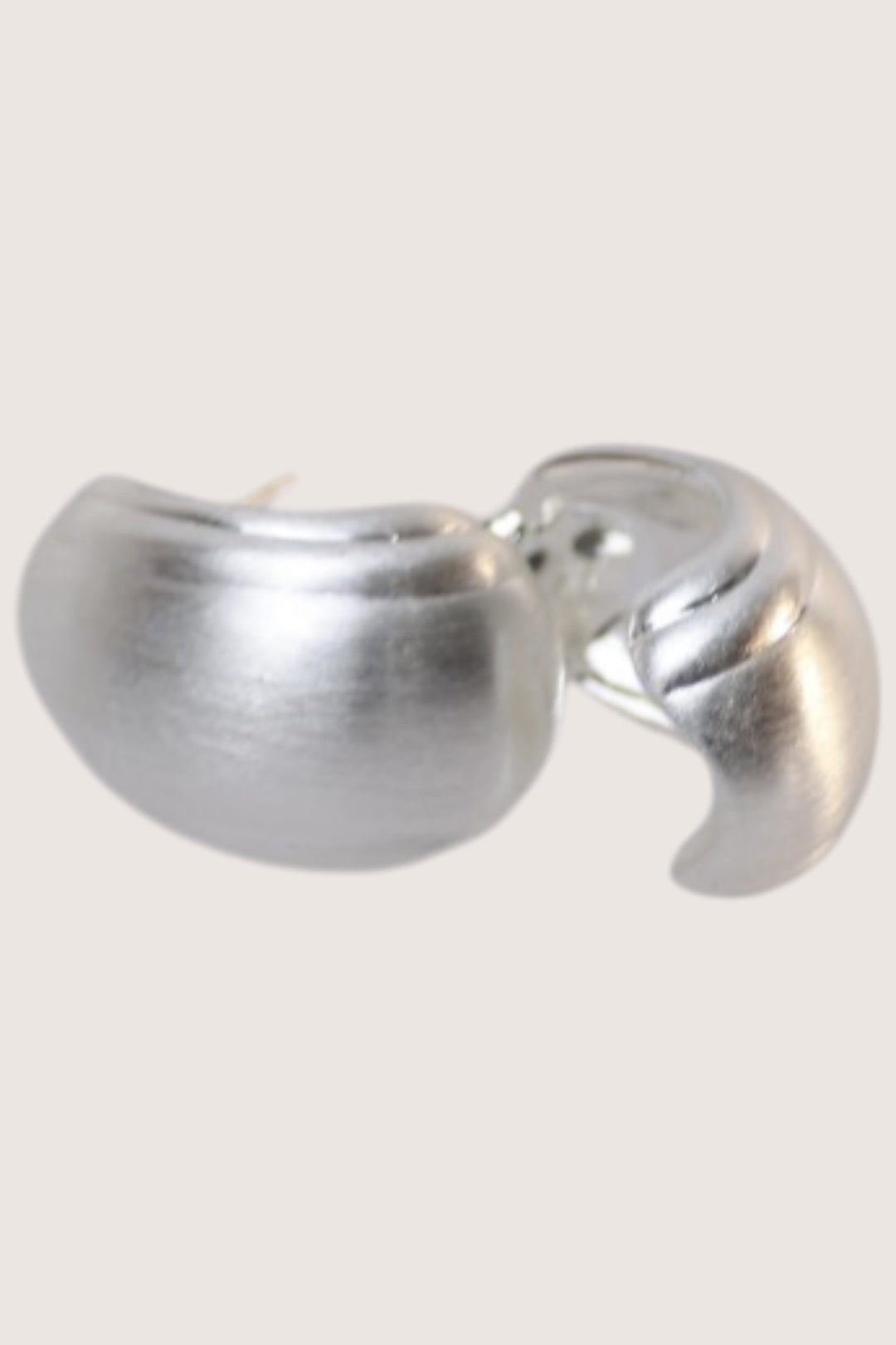 Solara Curve Earring | HOOP