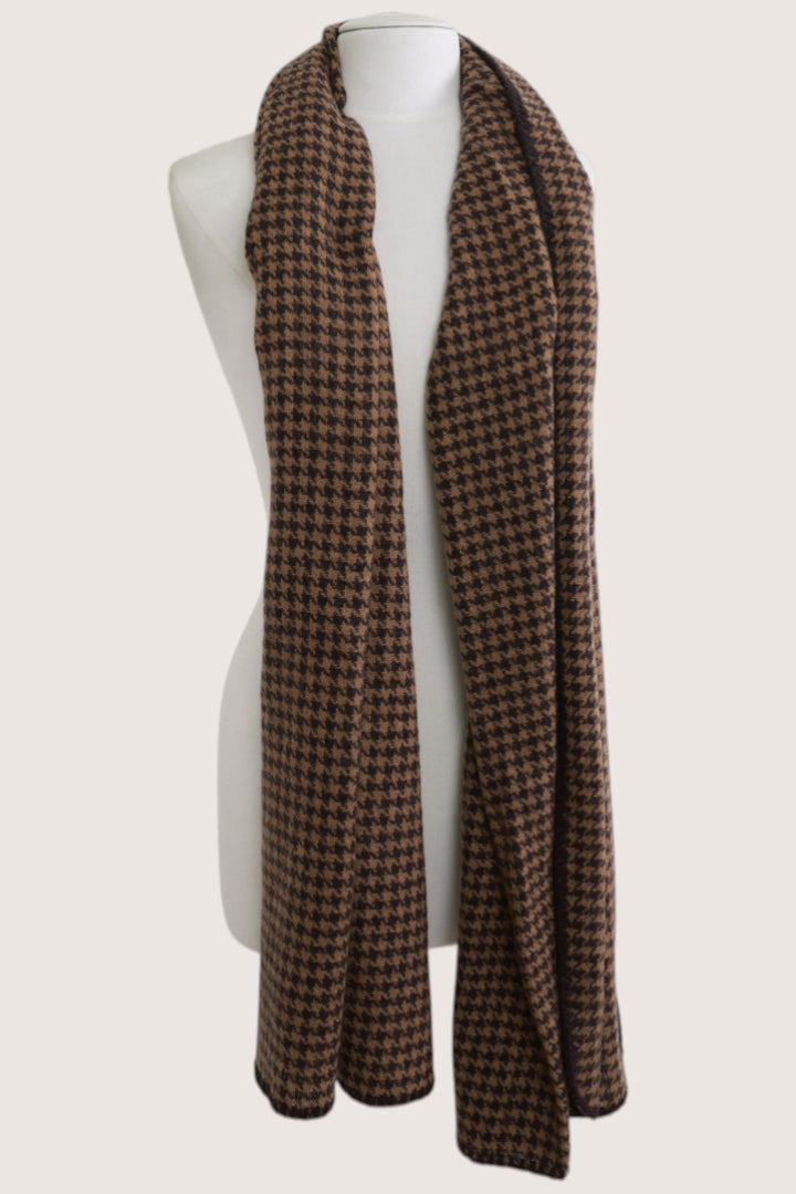 Cassidy Houndstooth Scarf | CHOCOLATE