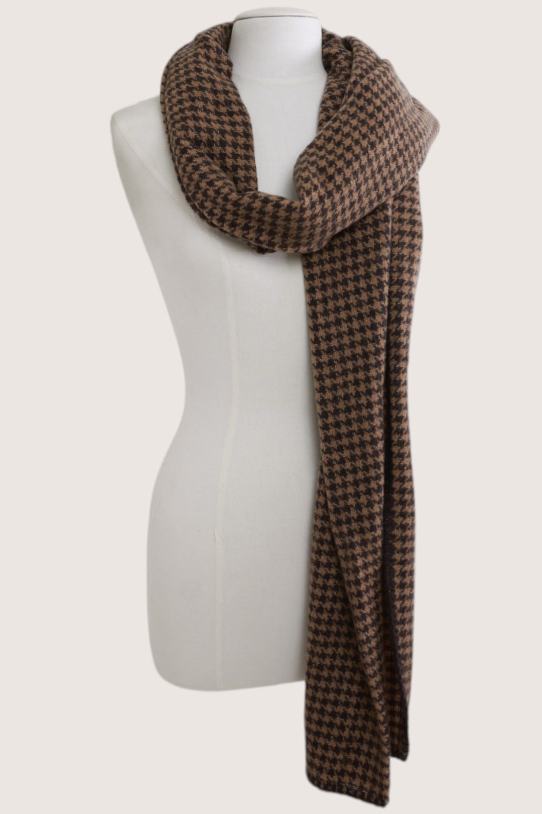Cassidy Houndstooth Scarf | CHOCOLATE