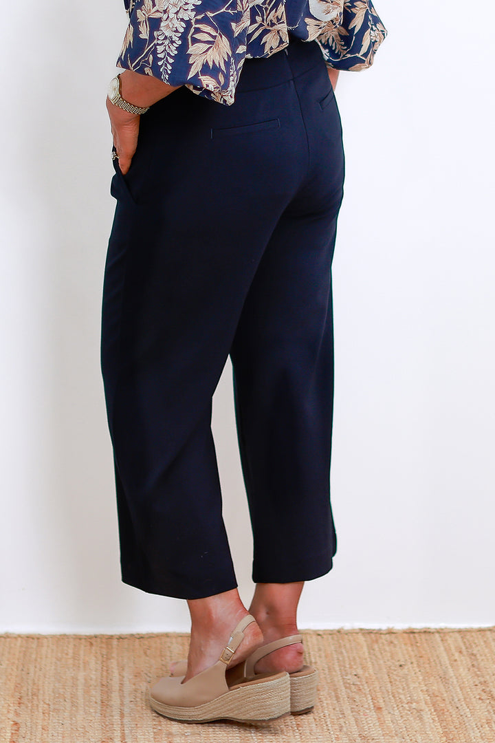 Willow Stretch 7/8 Pant | INK NAVY